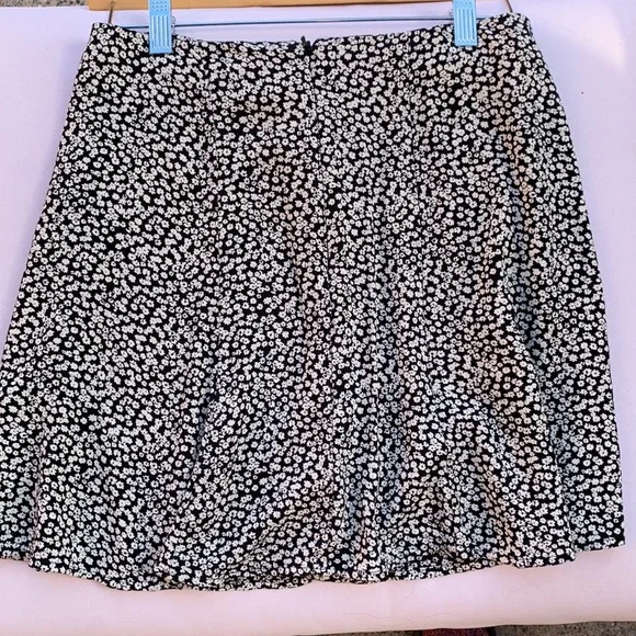 Size 2 American Eagle floral print skirt - Picture 5 of 8